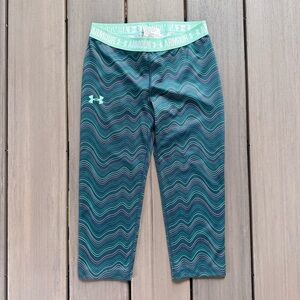 Under Armour HeatGear Girls' Armour Wavy Printed Capri Pine Shadow Size Medium‎